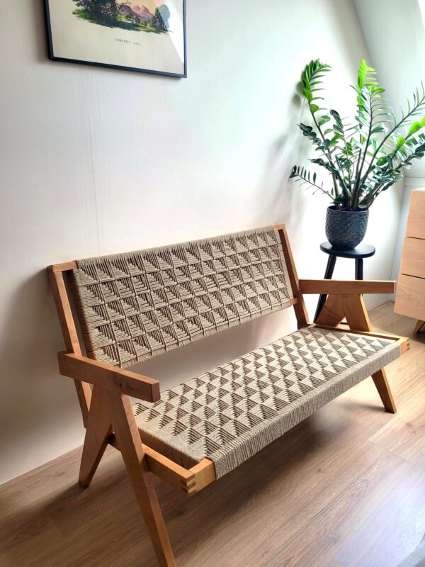 Bank met gewoven zitting